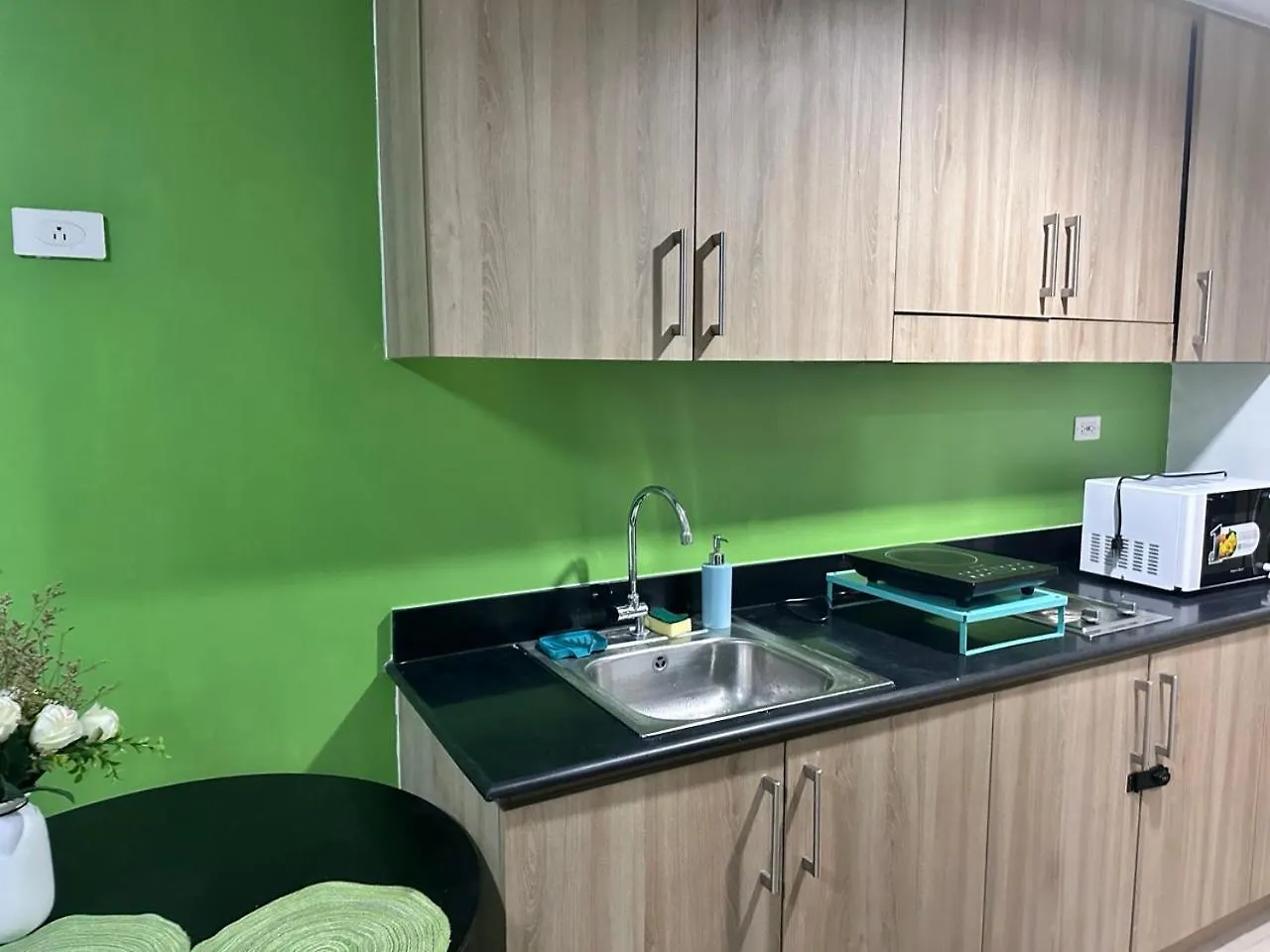 Avocado Room By Surestay Moa Manila Lägenhet