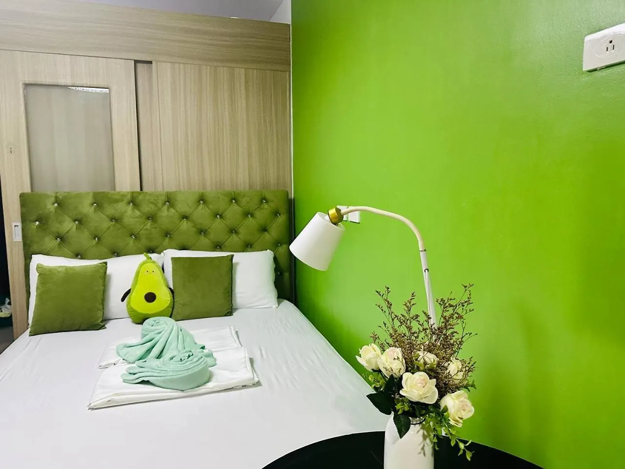 Avocado Room By Surestay Moa Manila